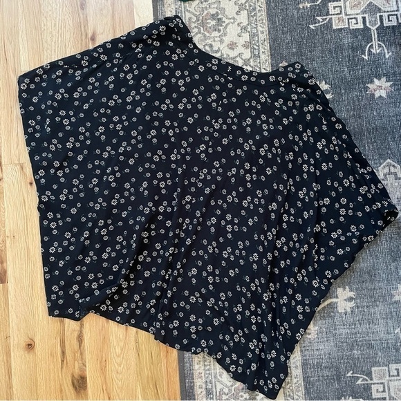 Aritzia Talula Black Daisy Floral Open Kimono Cardigan - Picture 2 of 5